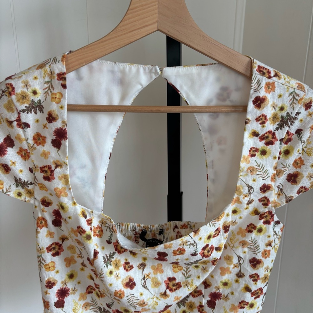 Forever 21 Floral Linen Blend Crop Top Small Smocked Back Cutout Cap Sleeve Fall